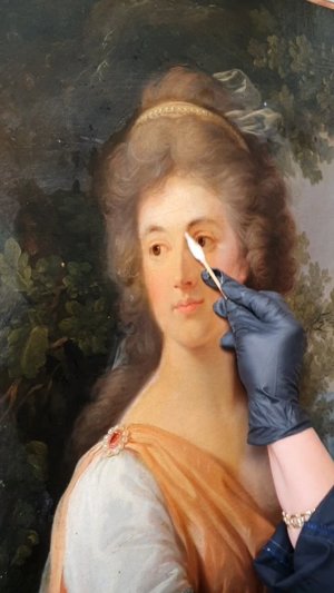 Restaurando una obra de Angelica Kauffmann en el Museo del Prado
